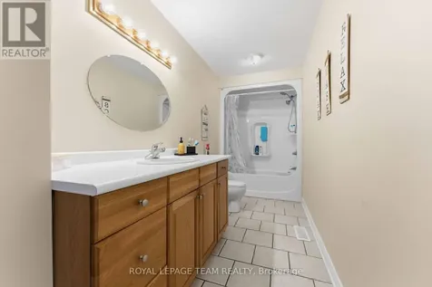 1628 Stanleyfield Crescent Ottawa ON K4P 1M7