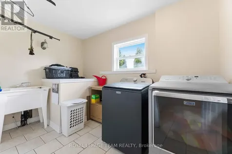 1628 Stanleyfield Crescent Ottawa ON K4P 1M7