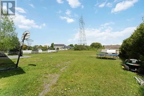 1628 Stanleyfield Crescent Ottawa ON K4P 1M7