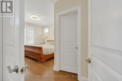127 Elfin Grove Ottawa ON K2V 0B9