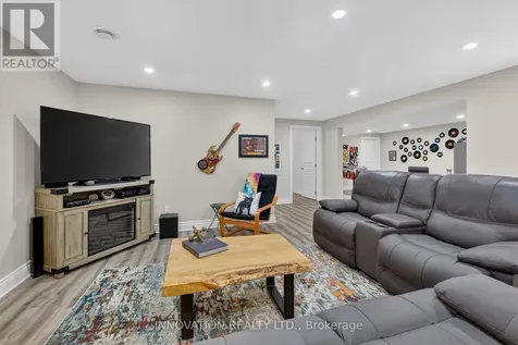 127 Elfin Grove Ottawa ON K2V 0B9
