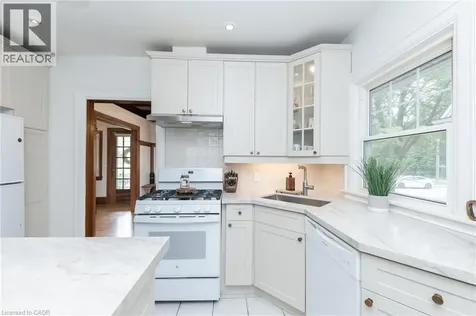 7 Pinehill Road St. Catharines ON L2R 3R6