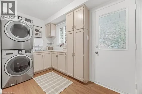 1004 Roxborough Drive Oakville ON L6M 1E3