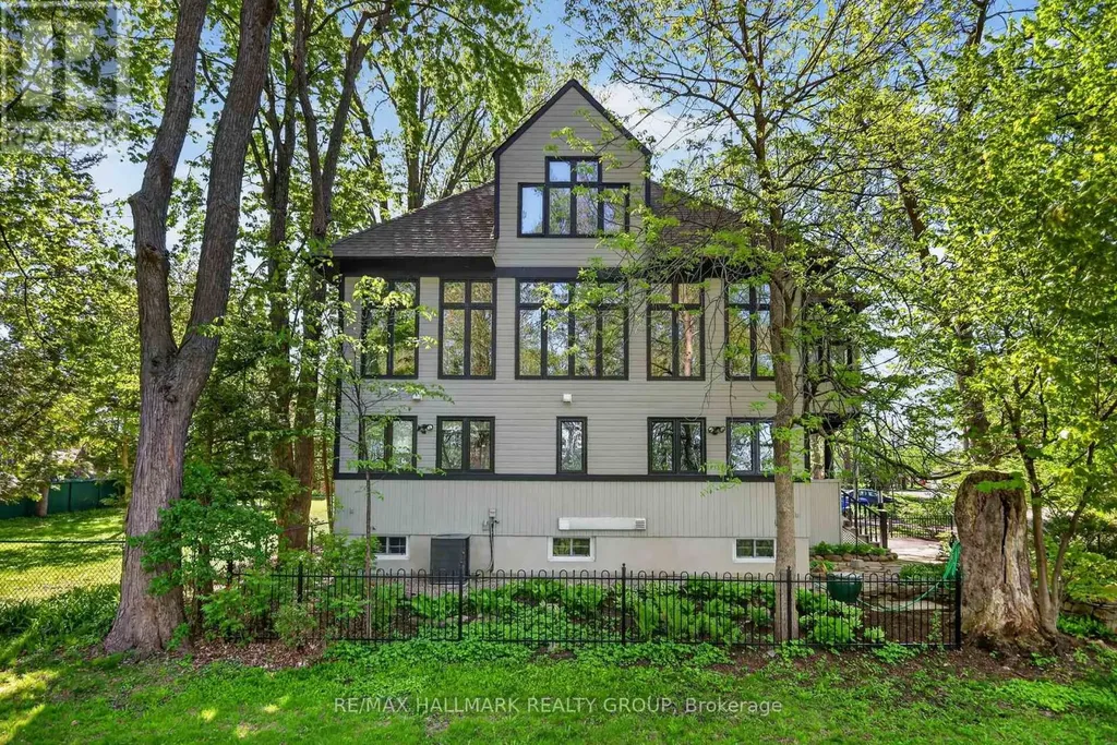 53 Scrivens Street Ottawa ON K2B 8M6