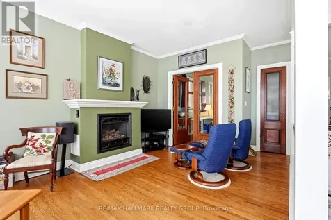 53 Scrivens Street Ottawa ON K2B 8M6