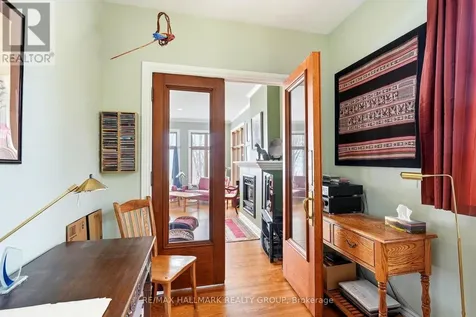 53 Scrivens Street Ottawa ON K2B 8M6
