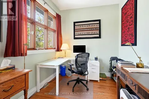 53 Scrivens Street Ottawa ON K2B 8M6