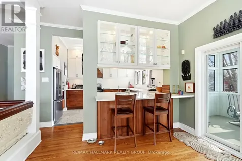 53 Scrivens Street Ottawa ON K2B 8M6