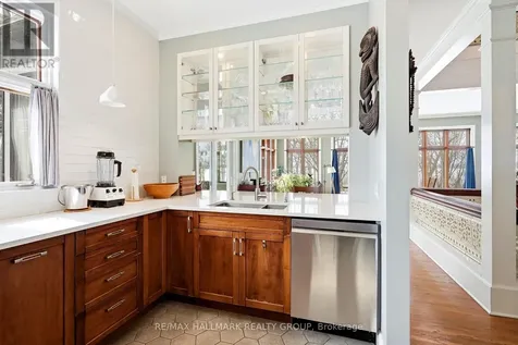 53 Scrivens Street Ottawa ON K2B 8M6