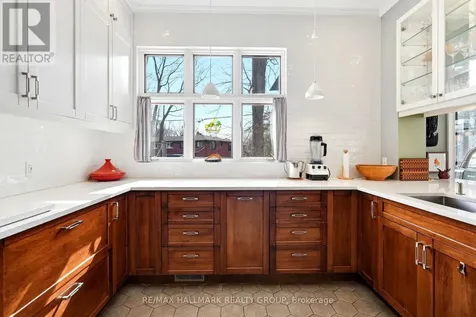 53 Scrivens Street Ottawa ON K2B 8M6
