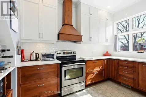 53 Scrivens Street Ottawa ON K2B 8M6