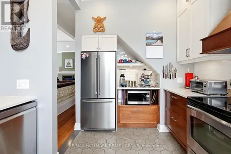 53 Scrivens Street Ottawa ON K2B 8M6