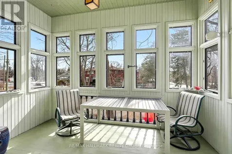53 Scrivens Street Ottawa ON K2B 8M6