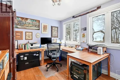 53 Scrivens Street Ottawa ON K2B 8M6