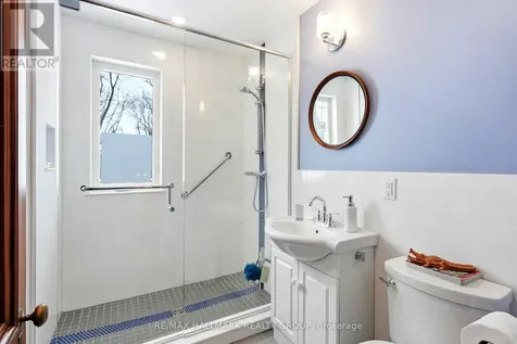 53 Scrivens Street Ottawa ON K2B 8M6