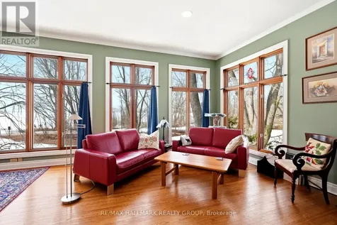 53 Scrivens Street Ottawa ON K2B 8M6