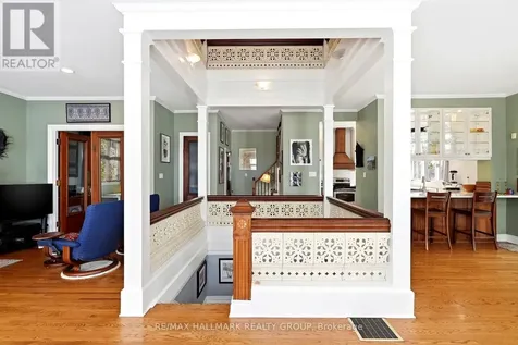 53 Scrivens Street Ottawa ON K2B 8M6