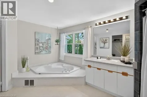 2084 William O'connell Boulevard Burlington ON L7M 3V1