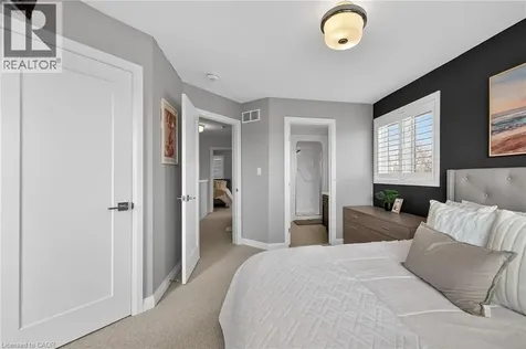 35 Midhurst Heights Stoney Creek ON L8J 0K9