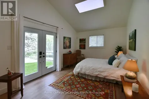 8 Hickory Street Collingwood ON L9Y 3E4