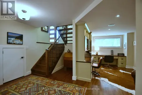 8 Hickory Street Collingwood ON L9Y 3E4