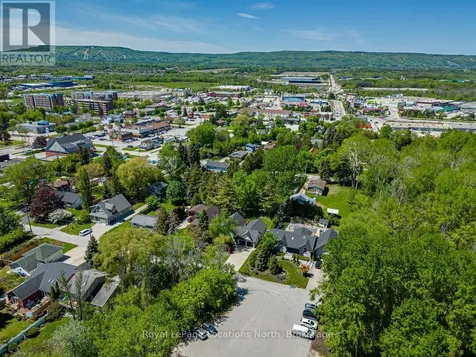 8 Hickory Street Collingwood ON L9Y 3E4