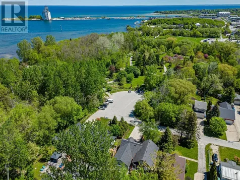 8 Hickory Street Collingwood ON L9Y 3E4