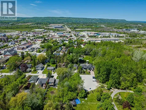 8 Hickory Street Collingwood ON L9Y 3E4