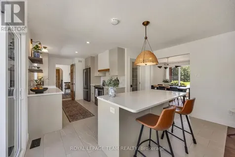 6567 Courtland Grove Crescent Ottawa ON K4P 1G5