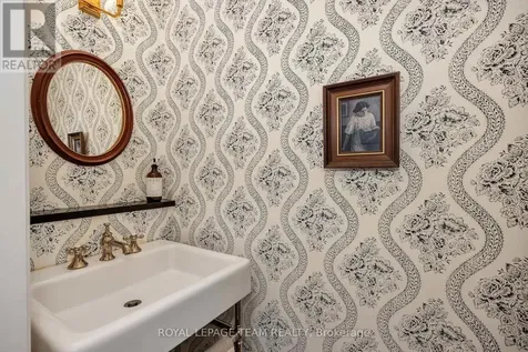 6567 Courtland Grove Crescent Ottawa ON K4P 1G5
