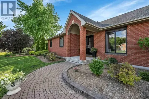 6567 Courtland Grove Crescent Ottawa ON K4P 1G5