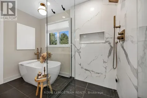 6567 Courtland Grove Crescent Ottawa ON K4P 1G5