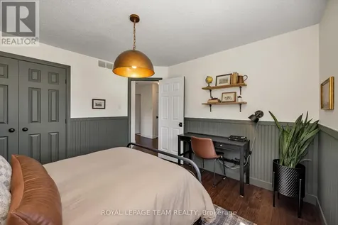 6567 Courtland Grove Crescent Ottawa ON K4P 1G5