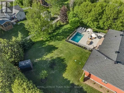 6567 Courtland Grove Crescent Ottawa ON K4P 1G5