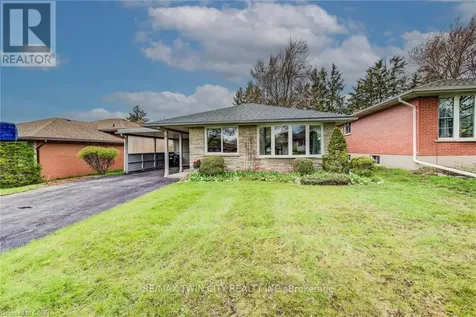 18 Queenston Crescent Kitchener ON N2B 2V5
