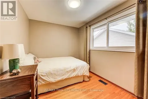 18 Queenston Crescent Kitchener ON N2B 2V5