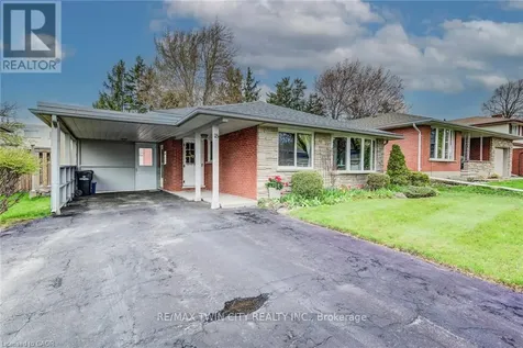 18 Queenston Crescent Kitchener ON N2B 2V5