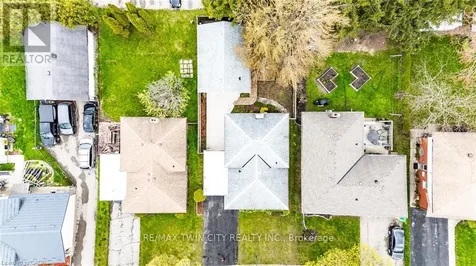 18 Queenston Crescent Kitchener ON N2B 2V5