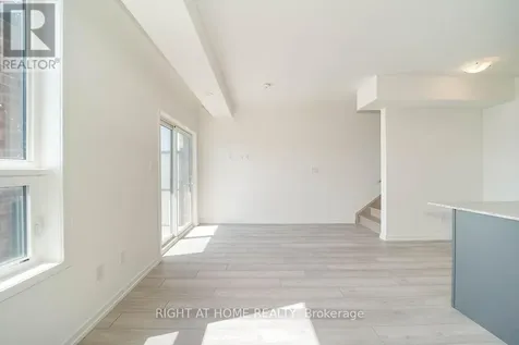 11 Lytham Green Circle Newmarket (glenway Estates) ON L3Y 0H3
