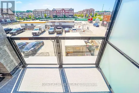 11 Lytham Green Circle Newmarket (glenway Estates) ON L3Y 0H3