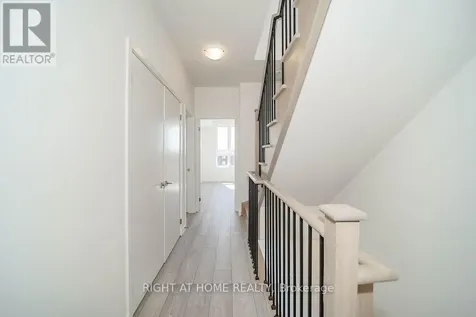 11 Lytham Green Circle Newmarket (glenway Estates) ON L3Y 0H3