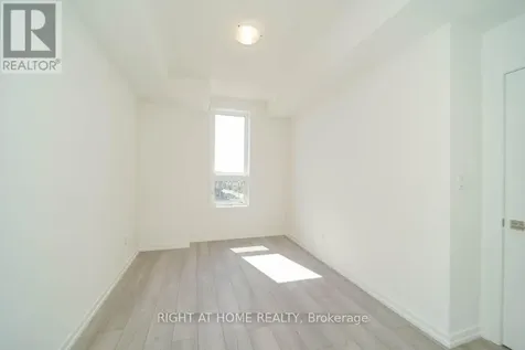 11 Lytham Green Circle Newmarket (glenway Estates) ON L3Y 0H3