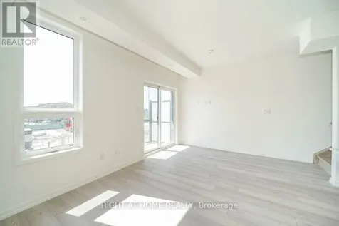 11 Lytham Green Circle Newmarket (glenway Estates) ON L3Y 0H3