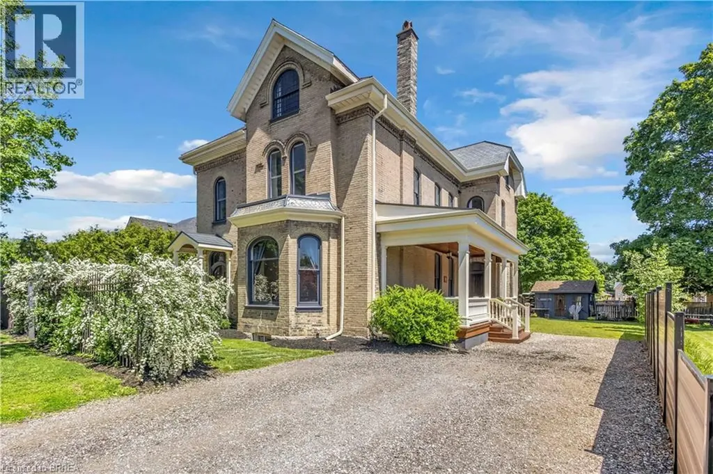 18 Hawarden Avenue Brantford ON N3T 4H3