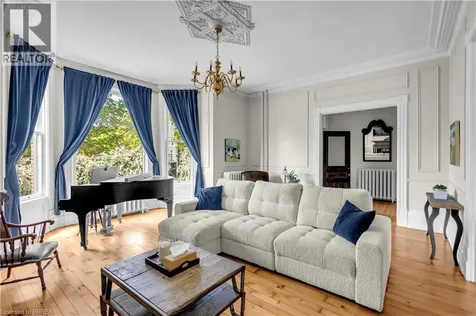 18 Hawarden Avenue Brantford ON N3T 4H3