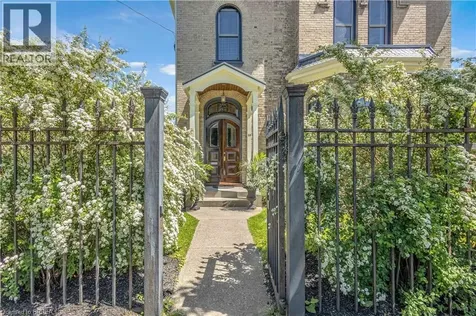 18 Hawarden Avenue Brantford ON N3T 4H3