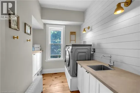 18 Hawarden Avenue Brantford ON N3T 4H3