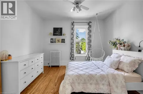 18 Hawarden Avenue Brantford ON N3T 4H3