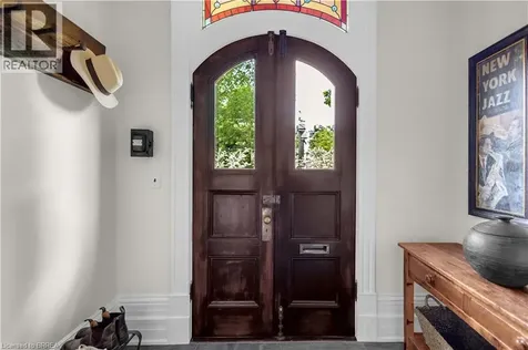 18 Hawarden Avenue Brantford ON N3T 4H3