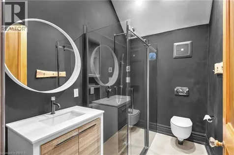 18 Hawarden Avenue Brantford ON N3T 4H3